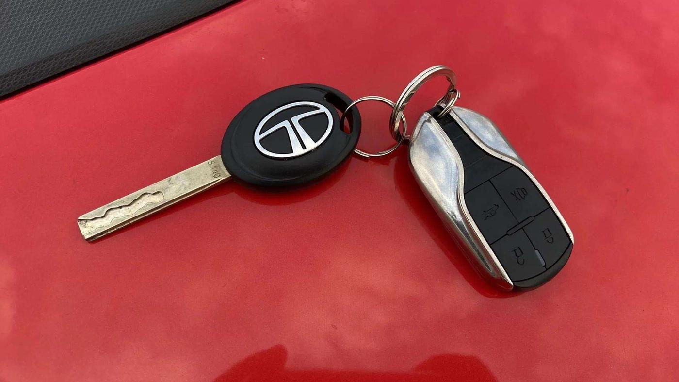 2022 Tata Tiago XE PETROL, Petrol, Manual, 25,488 km, Key Close Up