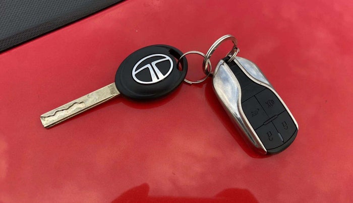 2022 Tata Tiago XE PETROL, Petrol, Manual, 25,488 km, Key Close Up