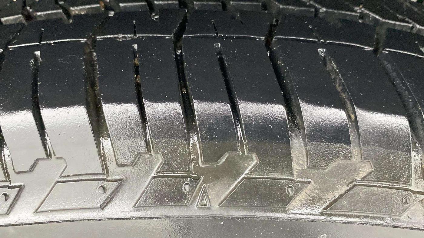 2020 Mahindra XUV500 W9, Diesel, Manual, 93,888 km, Left Rear Tyre Tread