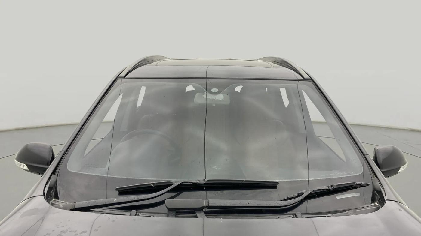 2020 Mahindra XUV500 W9, Diesel, Manual, 93,888 km, Front Windshield