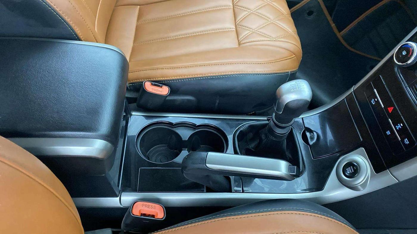 2020 Mahindra XUV500 W9, Diesel, Manual, 93,888 km, Gear Lever