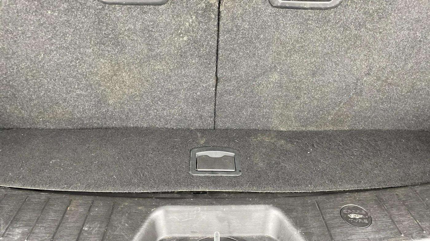 2020 Mahindra XUV500 W9, Diesel, Manual, 93,888 km, Boot Inside
