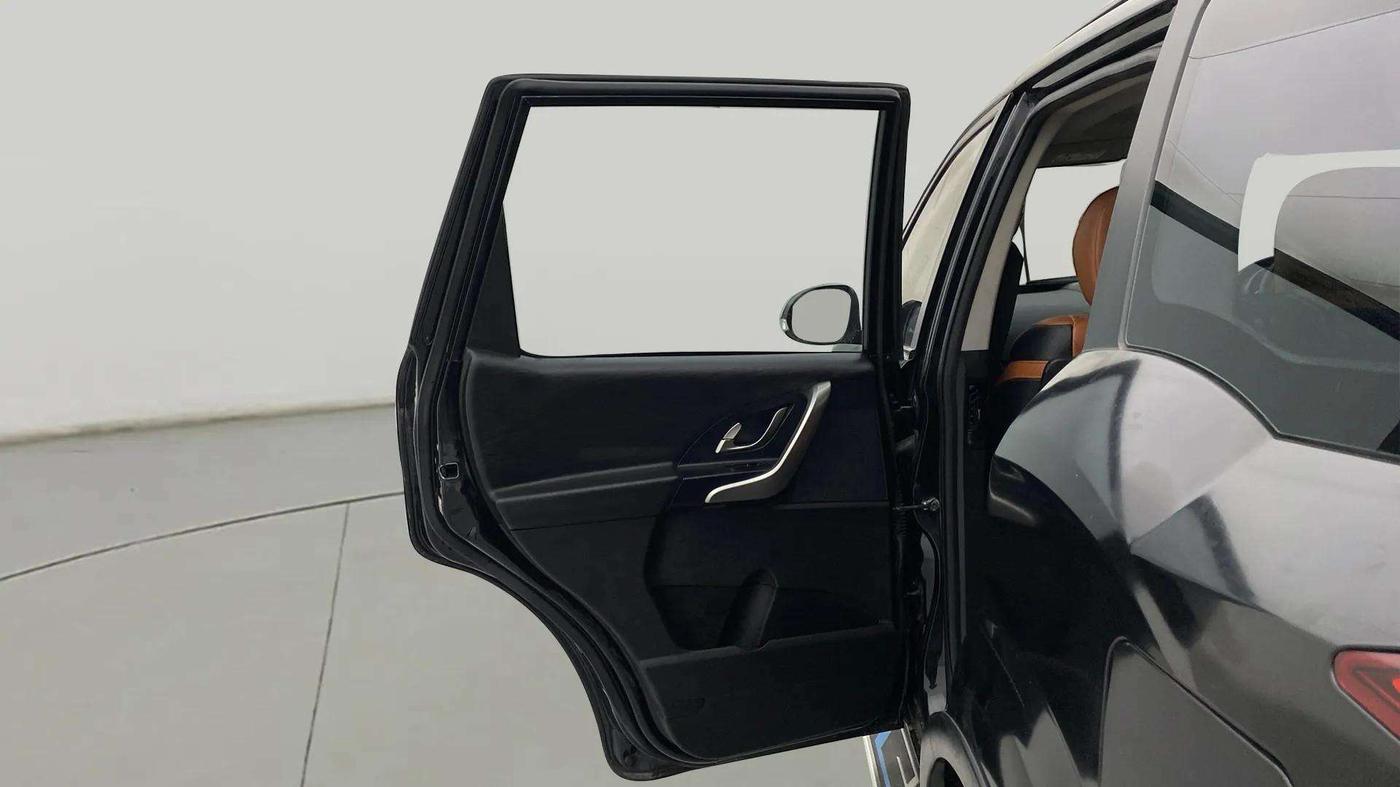 2020 Mahindra XUV500 W9, Diesel, Manual, 93,888 km, LHS Rear Door