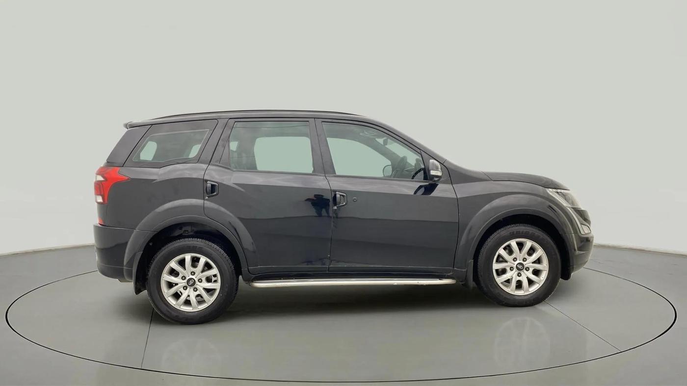 2020 Mahindra XUV500 W9, Diesel, Manual, 93,888 km, Right Side View