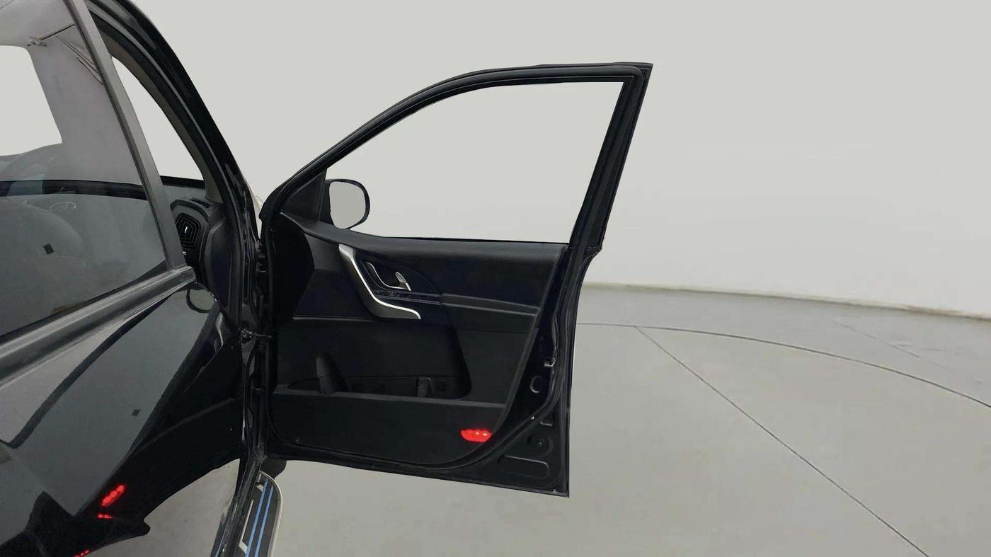 2020 Mahindra XUV500 W9, Diesel, Manual, 93,888 km, RHS Front Door