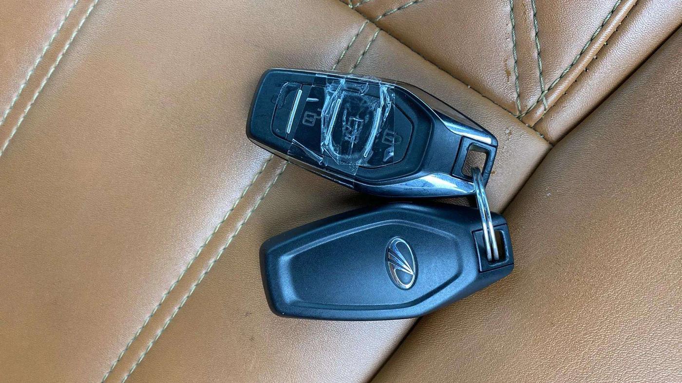 2020 Mahindra XUV500 W9, Diesel, Manual, 93,888 km, Key Close Up