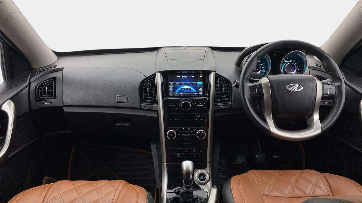 2020 Mahindra XUV500 W9, Diesel, Manual, 93,888 km, Dashboard