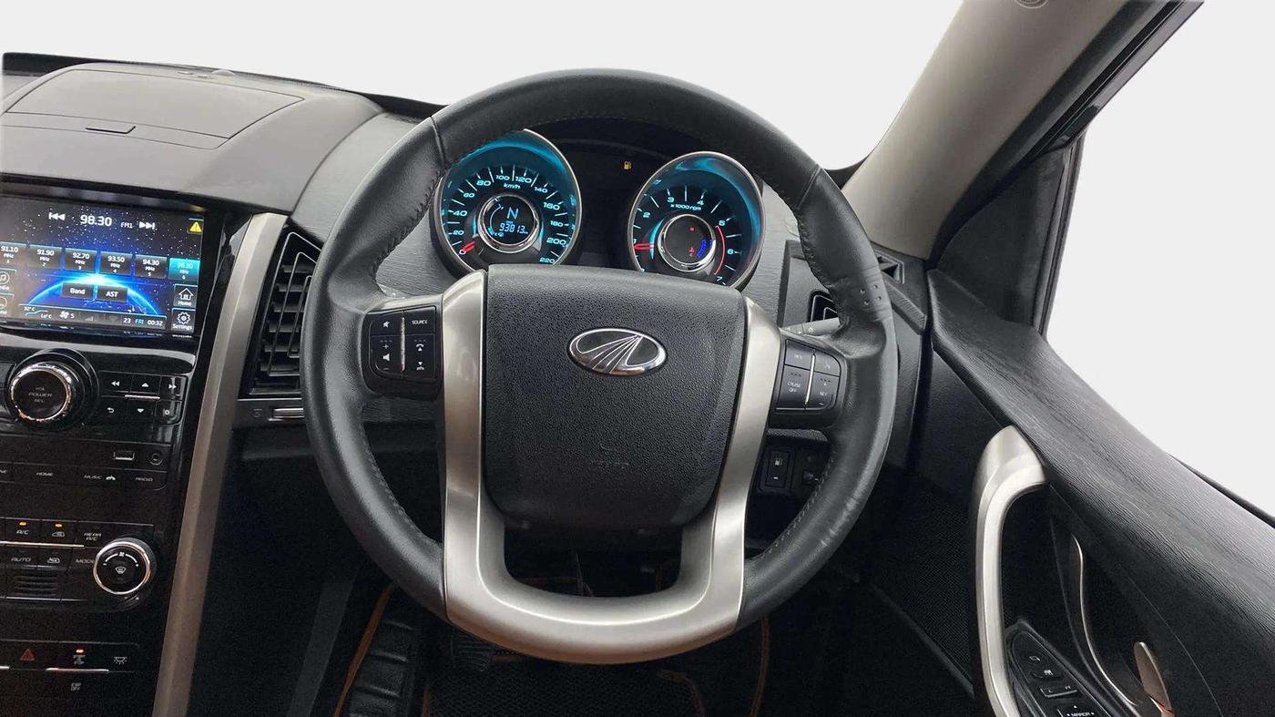 2020 Mahindra XUV500 W9, Diesel, Manual, 93,888 km, Steering Wheel Close Up