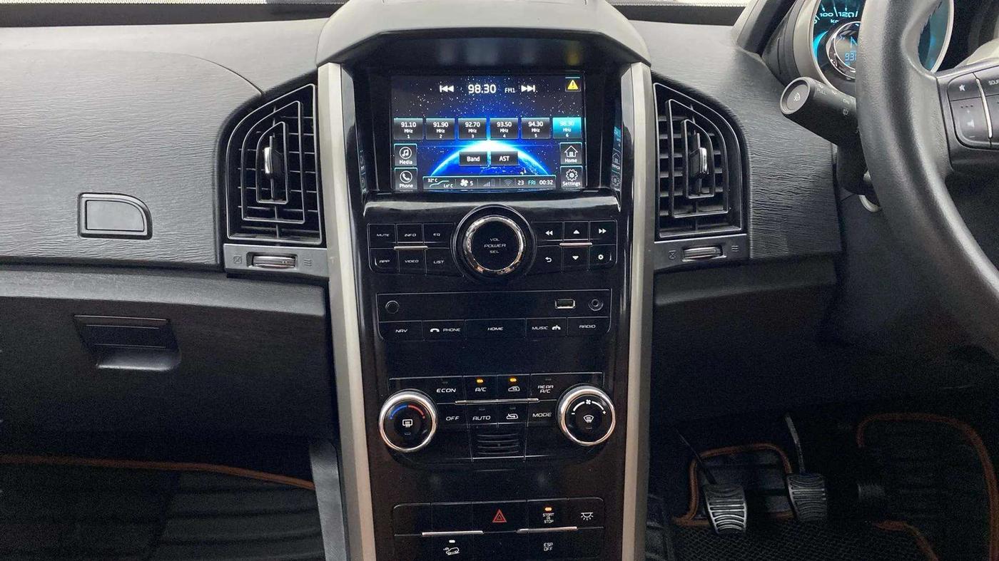 2020 Mahindra XUV500 W9, Diesel, Manual, 93,888 km, Air Conditioner