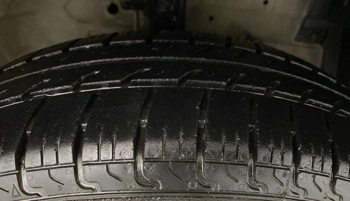 2013 Maruti Swift Dzire LXI, Petrol, Manual, 72,203 km, Right Front Tyre Tread