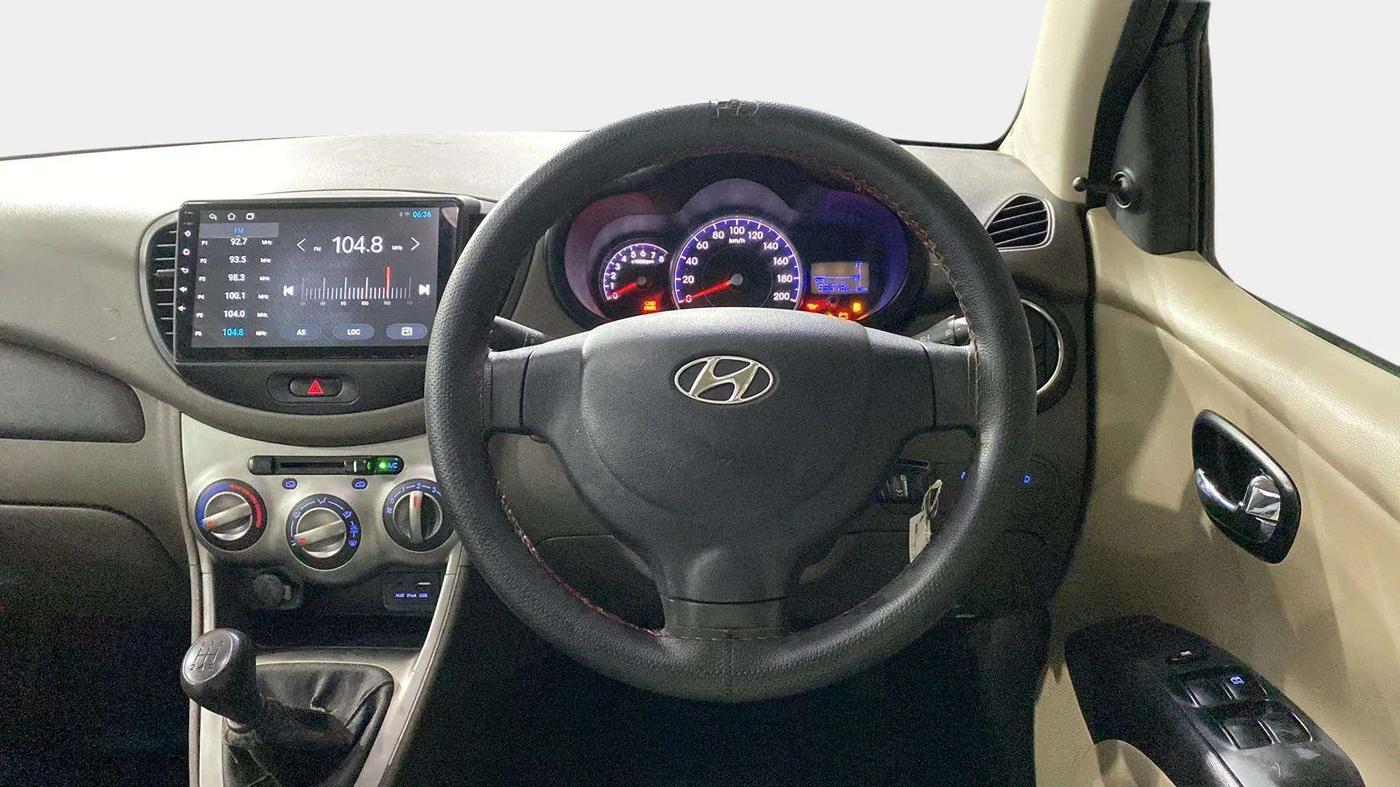 2016 Hyundai i10 SPORTZ 1.1, Petrol, Manual, 53,717 km, Steering Wheel Close Up