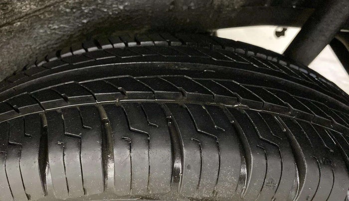 2016 Maruti Wagon R 1.0 VXI, Petrol, Manual, 43,505 km, Left Rear Tyre Tread