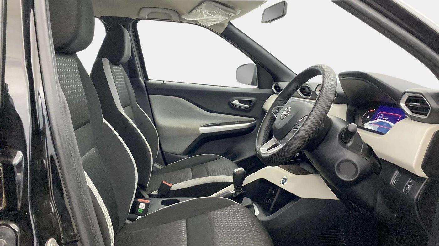 2024 Nissan MAGNITE XV AMT EZ Shift DT, Petrol, Automatic, 8,439 km, Right Side Front Door Cabin