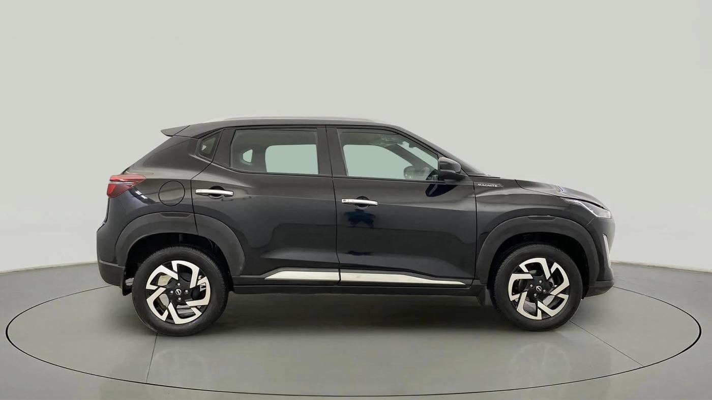 2024 Nissan MAGNITE XV AMT EZ Shift DT, Petrol, Automatic, 8,439 km, Right Side View