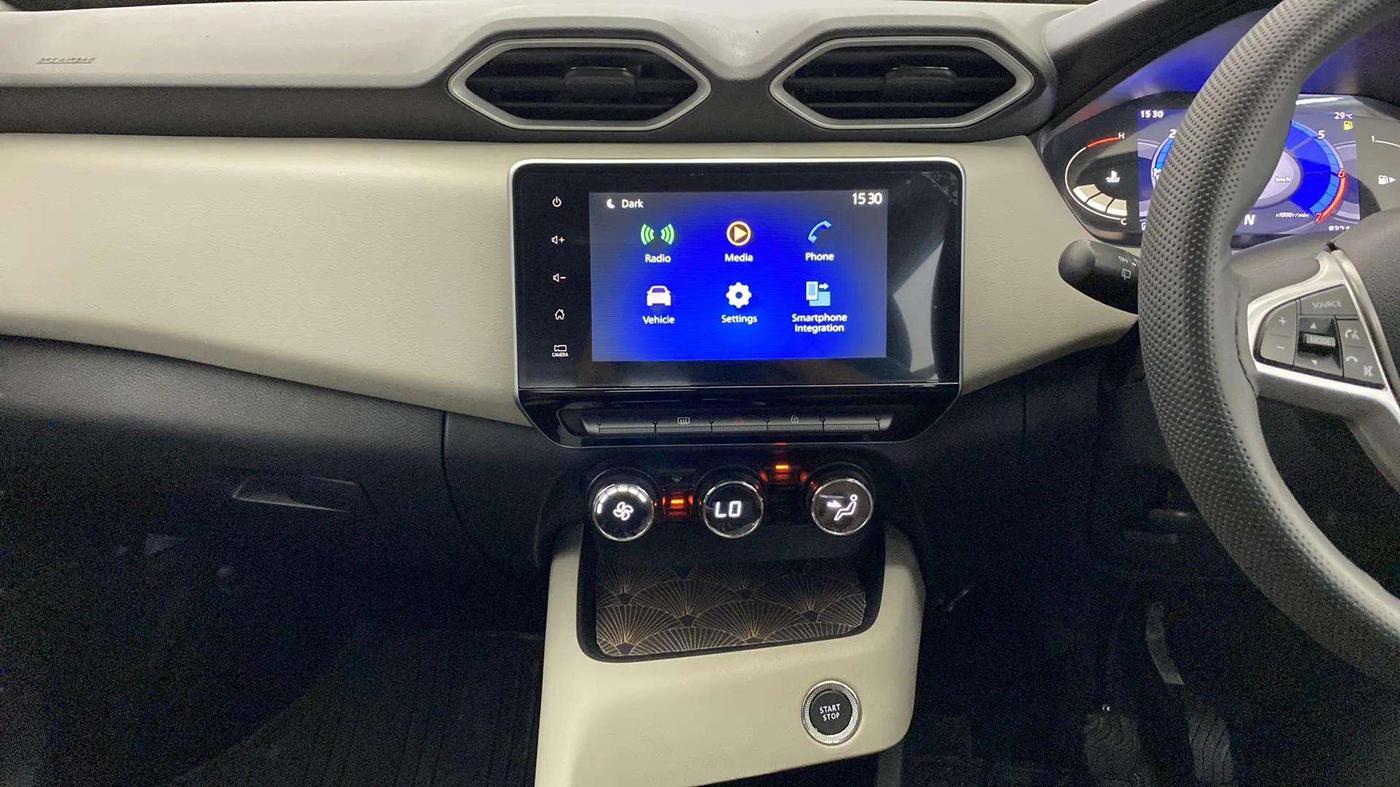 2024 Nissan MAGNITE XV AMT EZ Shift DT, Petrol, Automatic, 8,439 km, Air Conditioner