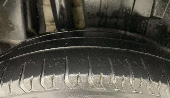 2017 Maruti Dzire VXI AMT, Petrol, Automatic, 41,101 km, Right Rear Tyre Tread