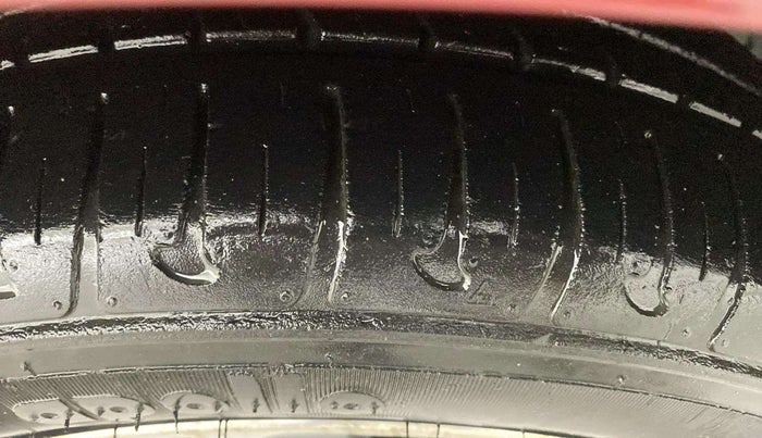2017 Hyundai Grand i10 SPORTZ (O) AT 1.2 KAPPA VTVT, Petrol, Automatic, 60,153 km, Right Front Tyre Tread