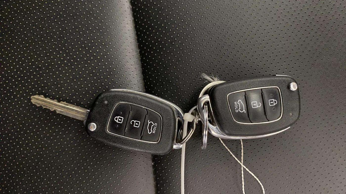 2016 Hyundai Creta E PLUS 1.6 PETROL, CNG, Manual, 39,068 km, Key Close Up