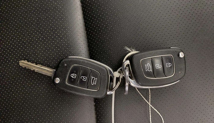 2016 Hyundai Creta E PLUS 1.6 PETROL, CNG, Manual, 39,068 km, Key Close Up