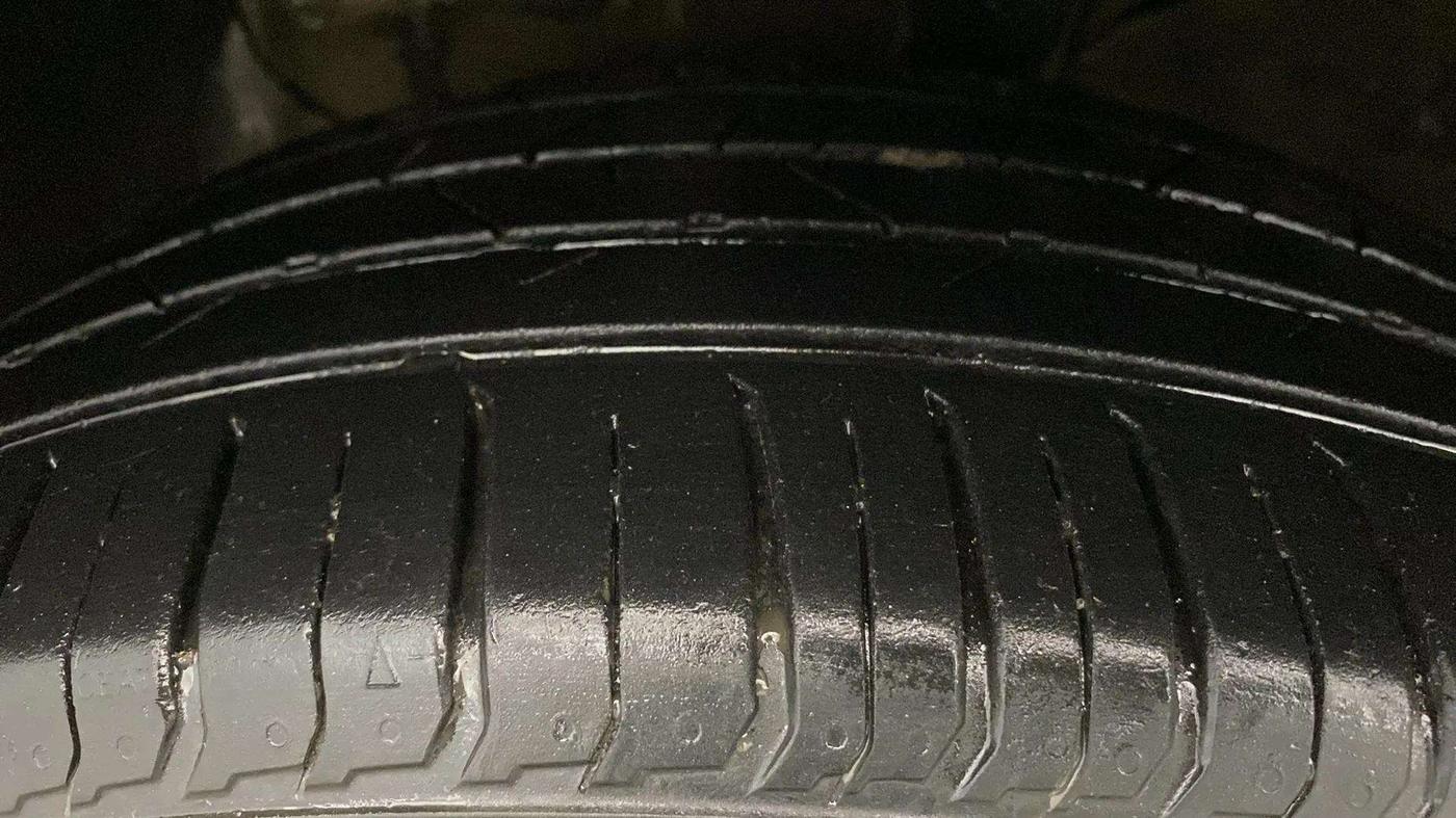 2016 Hyundai Creta E PLUS 1.6 PETROL, CNG, Manual, 39,068 km, Left Front Tyre Tread