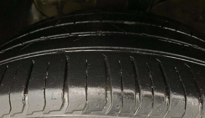 2016 Hyundai Creta E PLUS 1.6 PETROL, CNG, Manual, 39,068 km, Left Front Tyre Tread