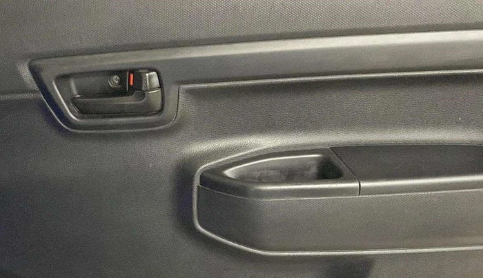 2020 Maruti S PRESSO VXI PLUS AMT, Petrol, Automatic, 29,416 km, Driver Side Door Panels Control
