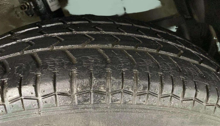 2014 Maruti Swift Dzire VXI, Petrol, Manual, 43,336 km, Right Front Tyre Tread