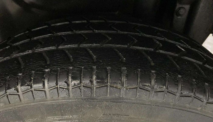 2014 Maruti Swift Dzire VXI, Petrol, Manual, 43,336 km, Left Rear Tyre Tread