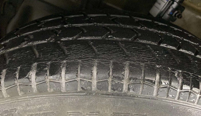 2014 Maruti Swift Dzire VXI, Petrol, Manual, 43,336 km, Left Front Tyre Tread