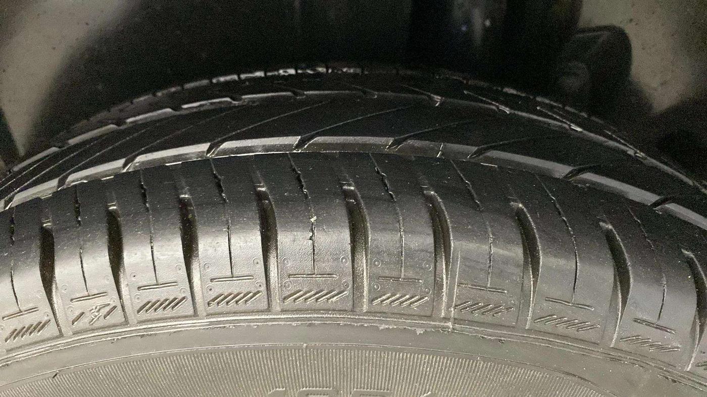 2013 Maruti Ertiga VXI CNG, CNG, Manual, 78,699 km, Left Rear Tyre Tread