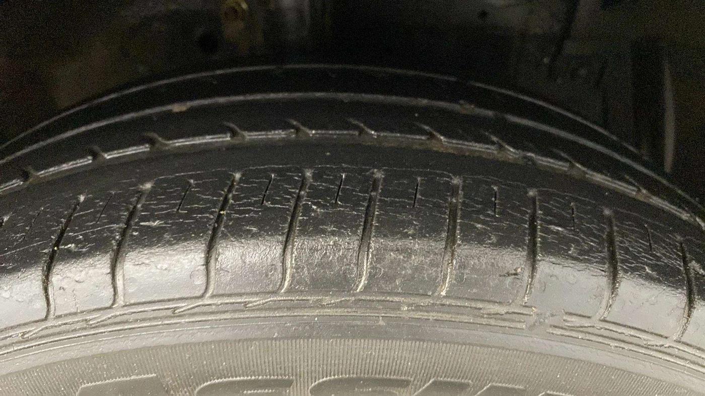 2013 Maruti Ertiga VXI CNG, CNG, Manual, 78,699 km, Right Front Tyre Tread