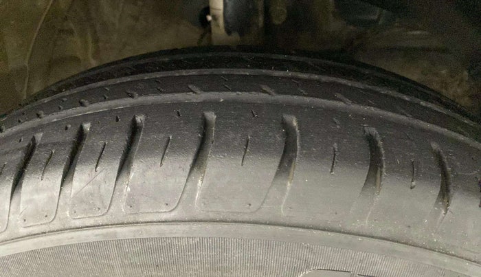 2018 Maruti Swift VXI, Petrol, Manual, 62,516 km, Right Front Tyre Tread