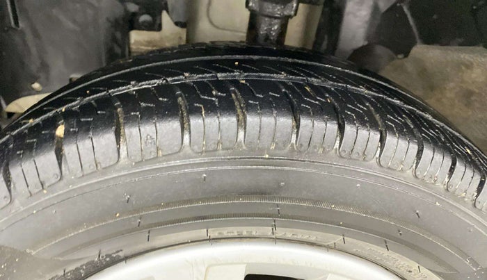 2018 Renault Kwid RXL, Petrol, Manual, 67,211 km, Left Front Tyre Tread