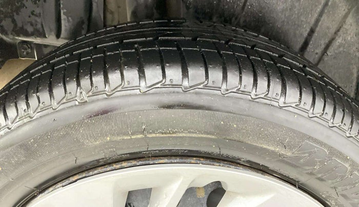 2022 Maruti Ertiga VXI SHVS, Petrol, Manual, 74,371 km, Right Rear Tyre Tread