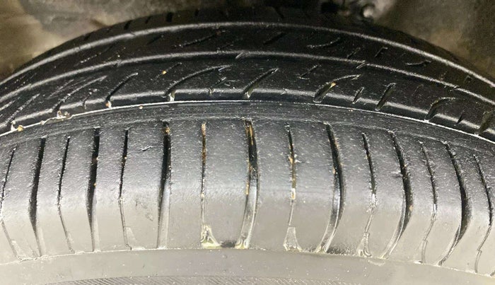 2015 Maruti Wagon R 1.0 VXI, Petrol, Manual, 75,528 km, Left Front Tyre Tread