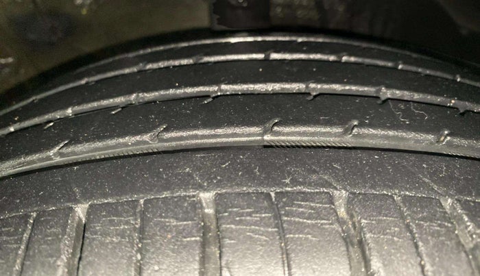 2020 KIA SONET HTK PLUS 1.2, Petrol, Manual, 26,342 km, Right Front Tyre Tread