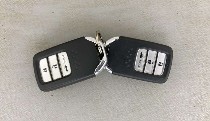 2020 Honda Amaze 1.2L I-VTEC VX CVT, Petrol, Automatic, 53,770 km, Key Close Up