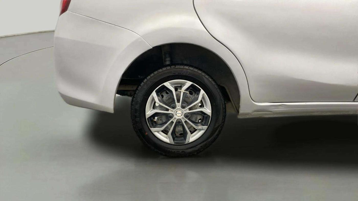 2017 Datsun Go Plus ANNIVERSARY EDITION, Petrol, Manual, 44,350 km, Right Rear Wheel