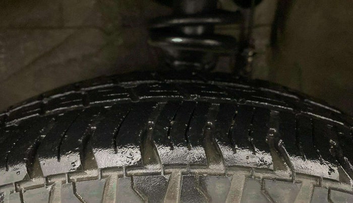 2015 Maruti Alto 800 LXI, Petrol, Manual, 29,402 km, Left Front Tyre Tread