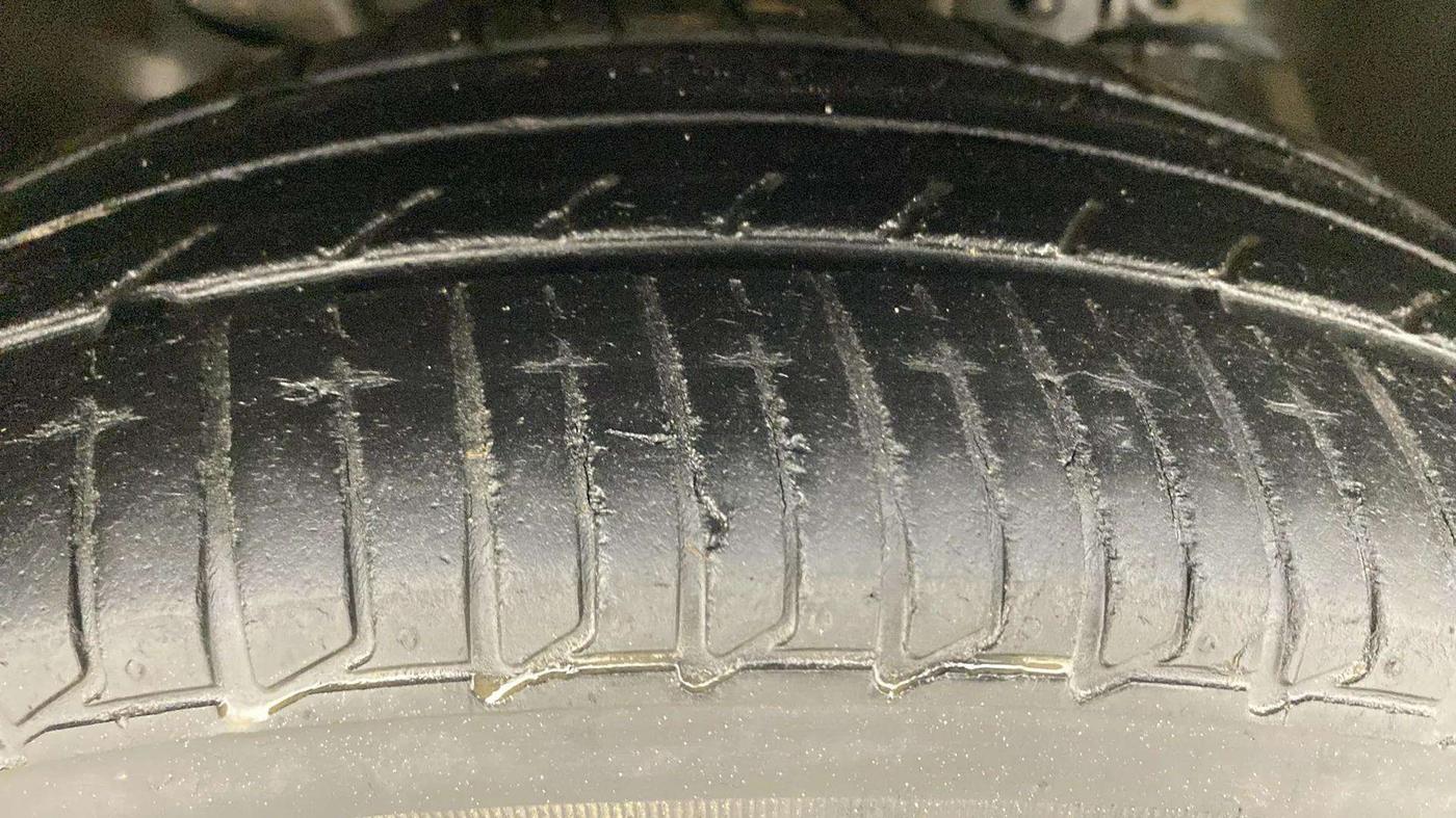 2017 Tata TIGOR XZ (O) PETROL, Petrol, Manual, 26,193 km, Right Front Tyre Tread
