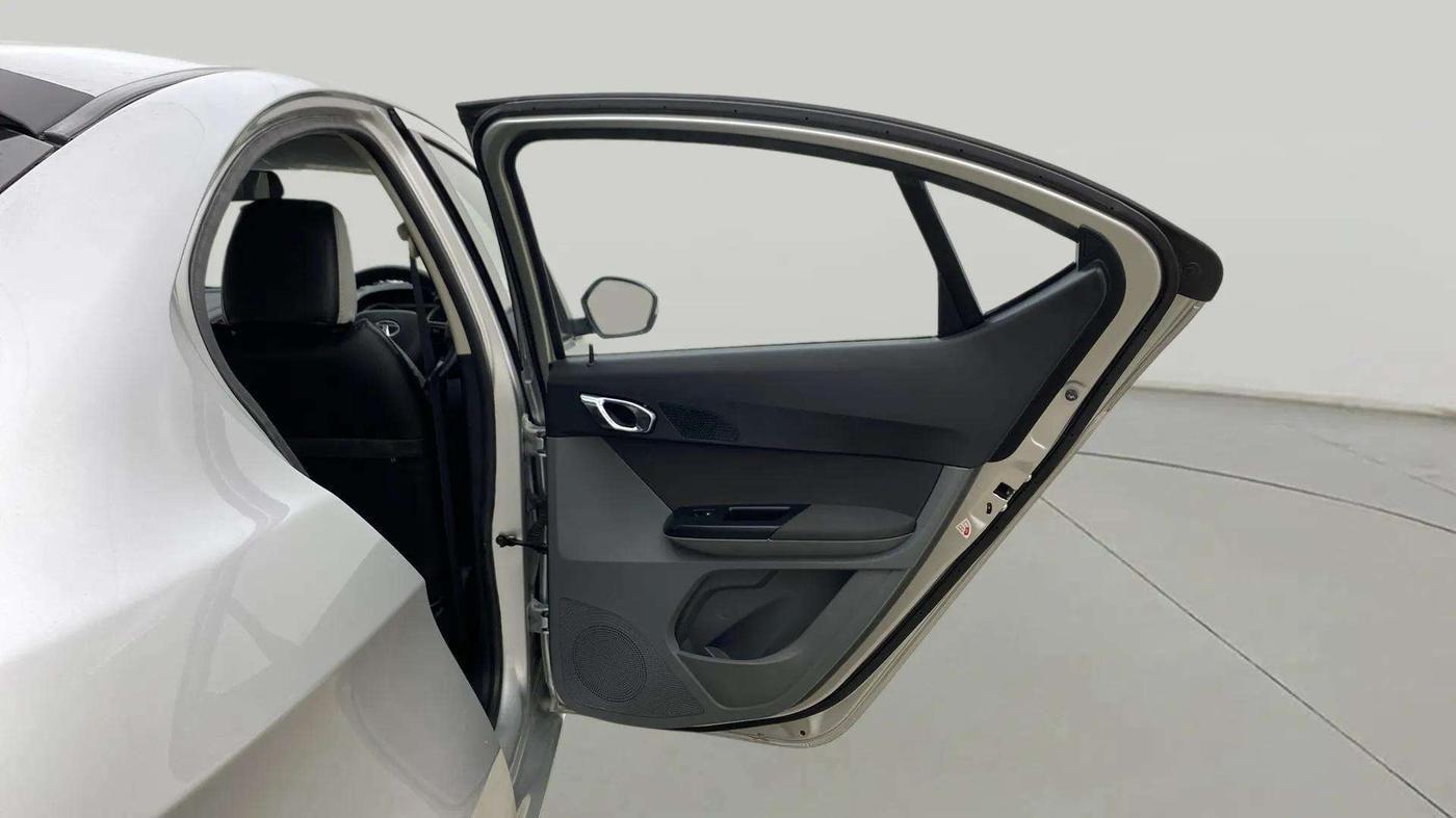 2017 Tata TIGOR XZ (O) PETROL, Petrol, Manual, 26,193 km, RHS Rear Door