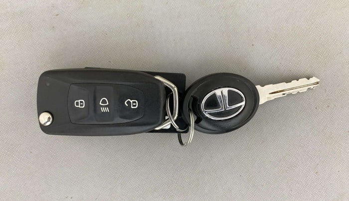 2017 Tata TIGOR XZ (O) PETROL, Petrol, Manual, 26,193 km, Key Close Up