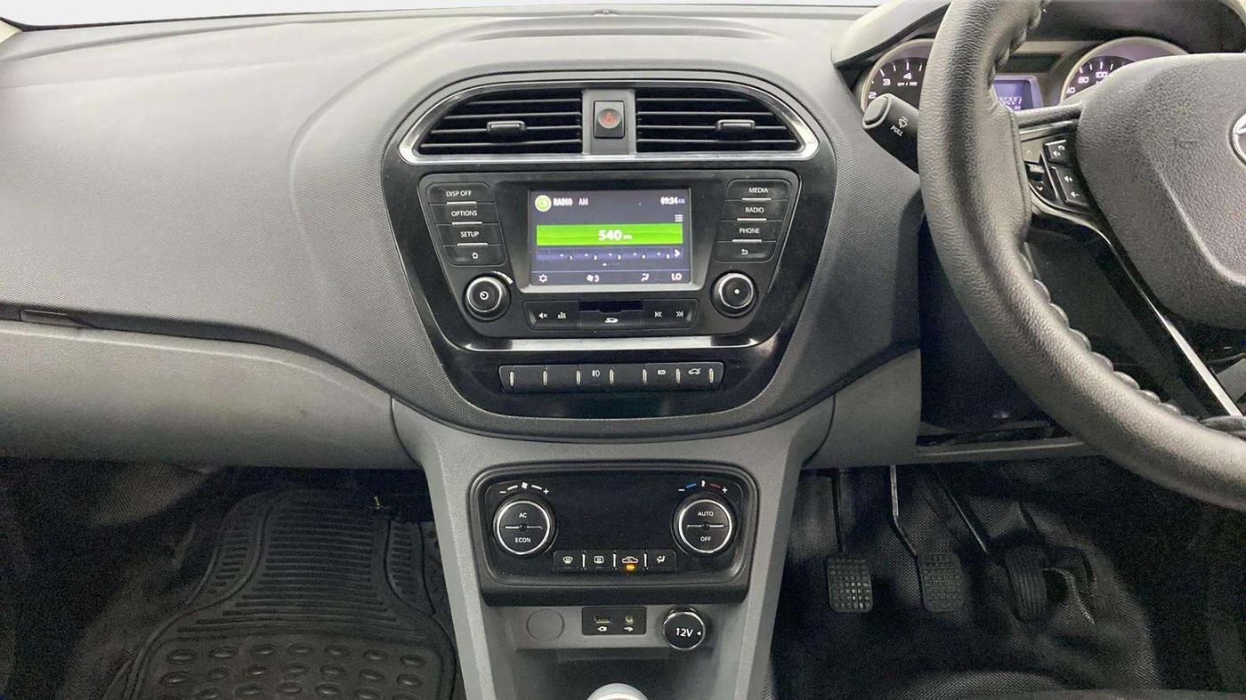 2017 Tata TIGOR XZ (O) PETROL, Petrol, Manual, 26,193 km, Air Conditioner