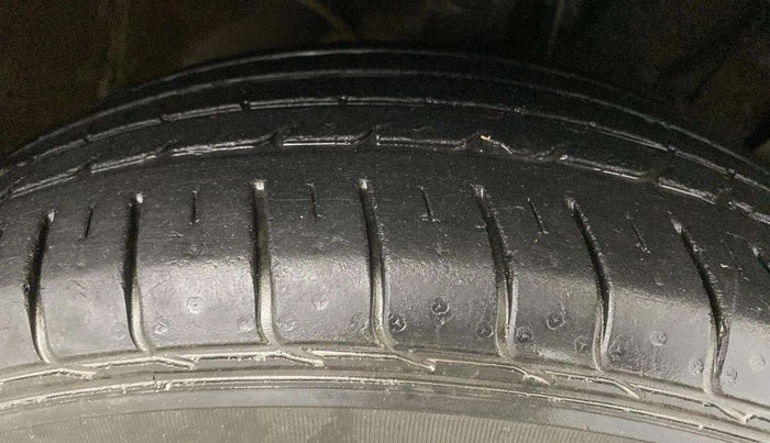 2016 Hyundai Creta SX PLUS 1.6 PETROL, Petrol, Manual, 41,636 km, Right Front Tyre Tread