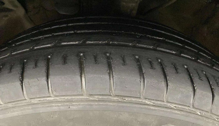 2016 Hyundai Creta SX PLUS 1.6 PETROL, Petrol, Manual, 41,636 km, Left Front Tyre Tread