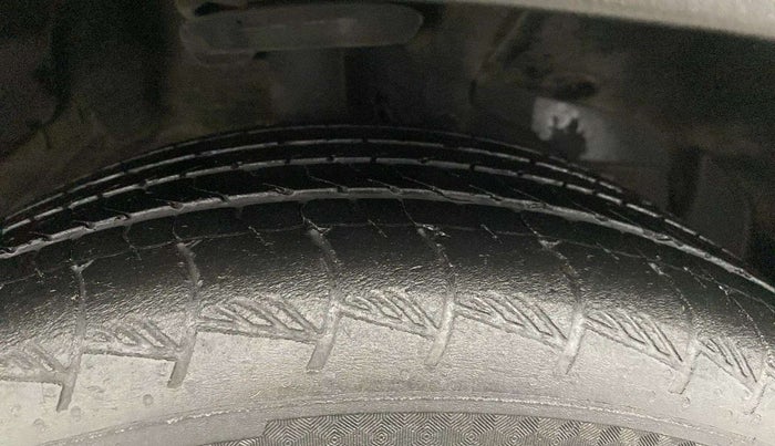 2021 MG HECTOR SHARP 1.5 DCT PETROL, Petrol, Automatic, 76,829 km, Right Front Tyre Tread