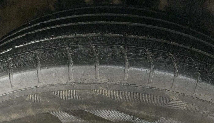 2020 Hyundai VENUE S 1.2, Petrol, Manual, 48,005 km, Right Front Tyre Tread