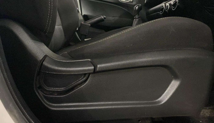 2020 Hyundai VENUE S 1.2, Petrol, Manual, 48,005 km, Driver Side Adjustment Panel