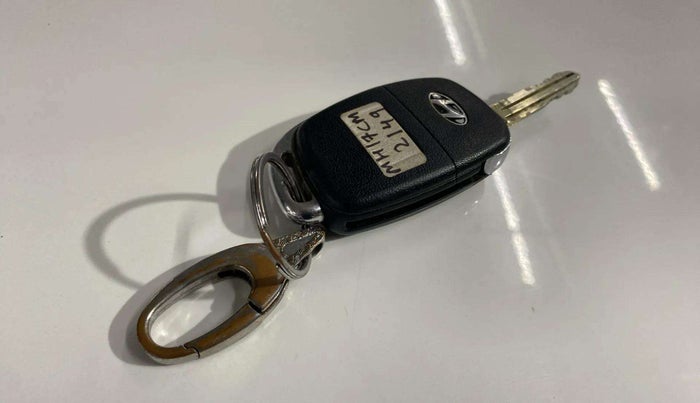 2020 Hyundai VENUE S 1.2, Petrol, Manual, 48,005 km, Key Close Up