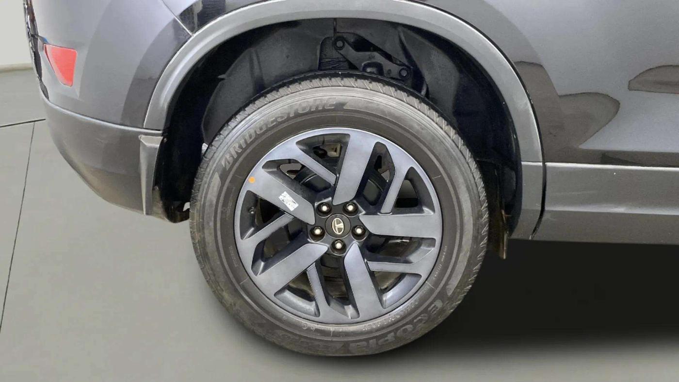 2021 Tata Harrier XZ PLUS 2.0L DARK EDITION, Diesel, Manual, 49,195 km, Right Rear Wheel